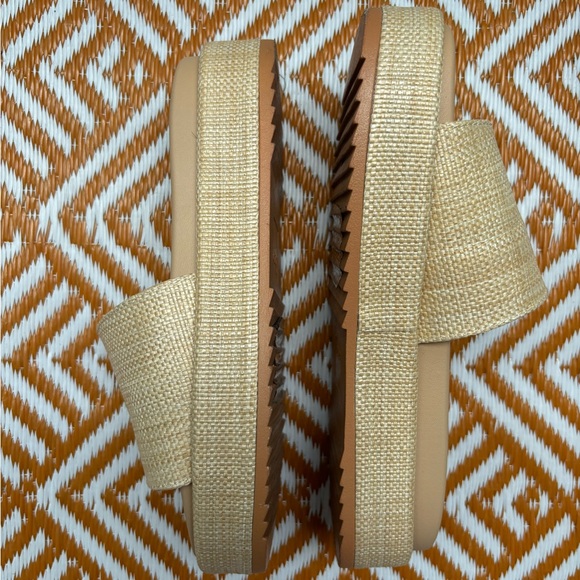 Boutique Raffia Beige Platform Sandals - Picture 5 of 6